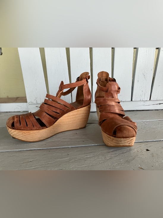 COCLICO Shoes - COCLICO Soft Brown Leather Strappy Wedge Sandals Wood Clog